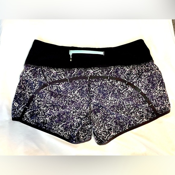 *EUC* Lululemon Run Times Shorts - Rocky Road Sand Dune Toothpaste - Wmns Size 6 - Picture 1 of 12